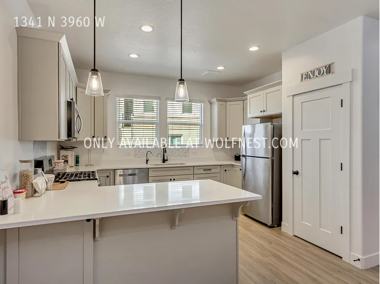 Stunning 3 Bed Lehi Townhome! No Deposit Option! property image