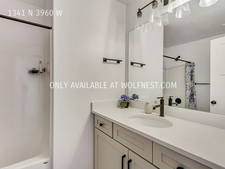 Stunning 3 Bed Lehi Townhome! No Deposit Option! property image