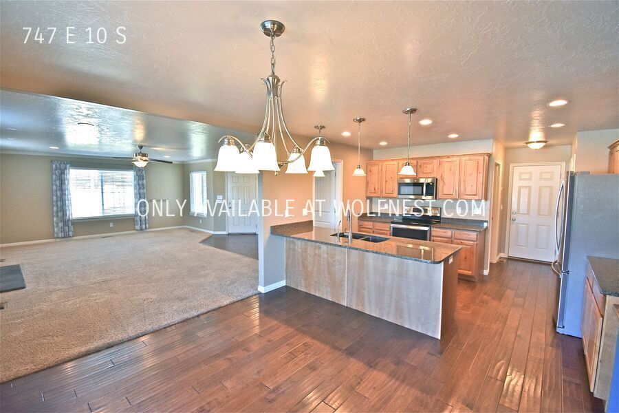 Beautiful 4 Bed American Fork Townhome! No Deposit Option! property image