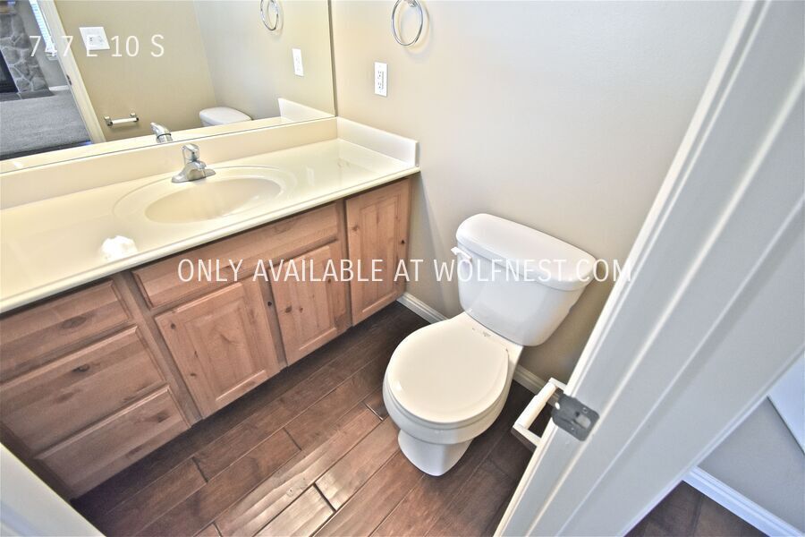 Beautiful 4 Bed American Fork Townhome! No Deposit Option! property image