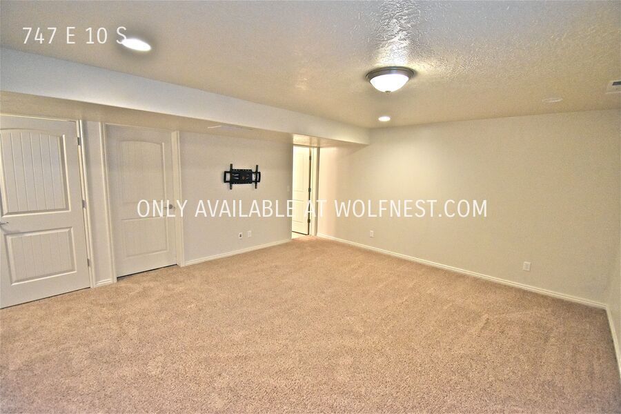 Beautiful 4 Bed American Fork Townhome! No Deposit Option! property image