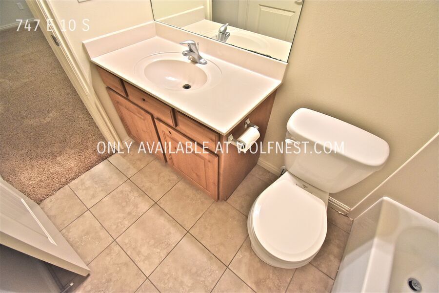 Beautiful 4 Bed American Fork Townhome! No Deposit Option! property image