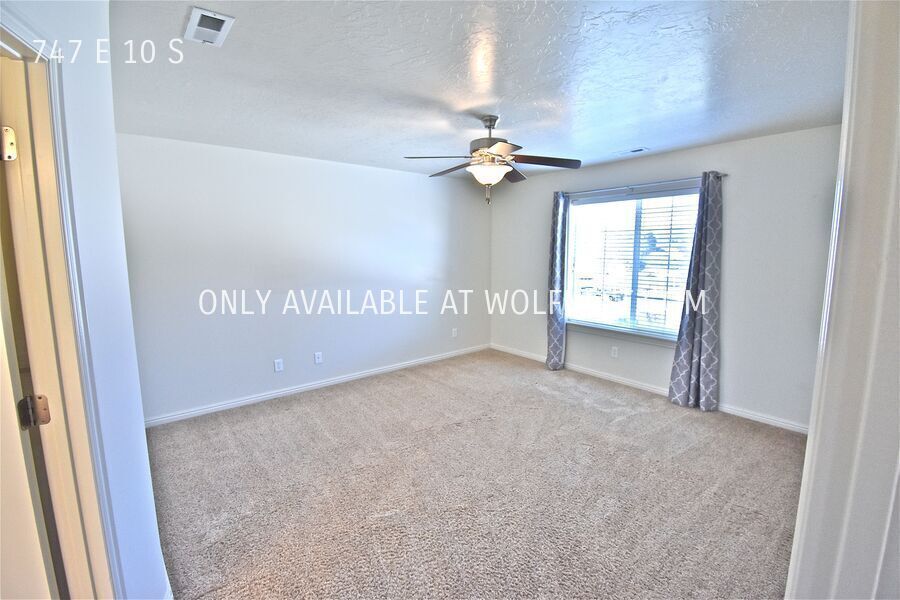 Beautiful 4 Bed American Fork Townhome! No Deposit Option! property image