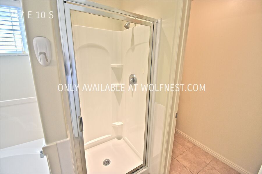 Beautiful 4 Bed American Fork Townhome! No Deposit Option! property image