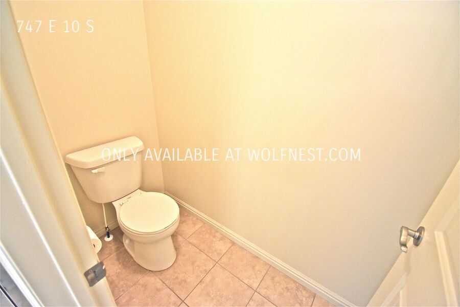 Beautiful 4 Bed American Fork Townhome! No Deposit Option! property image