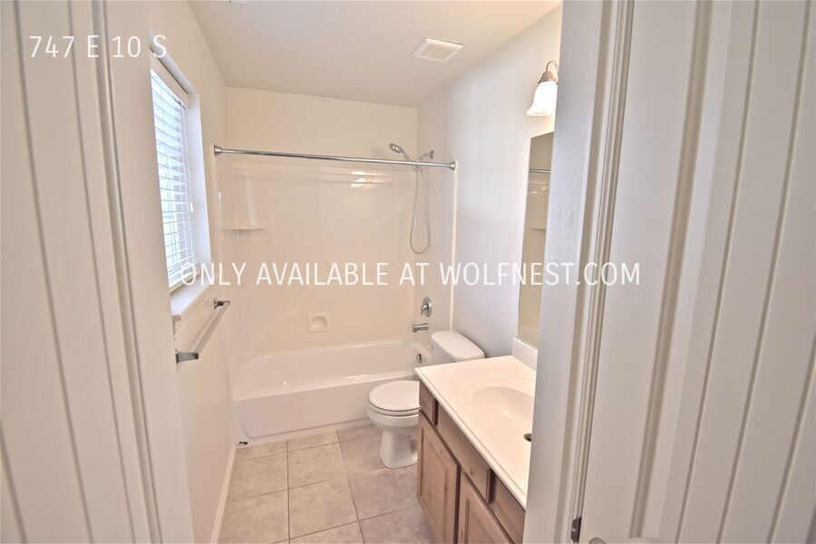 Beautiful 4 Bed American Fork Townhome! No Deposit Option! property image