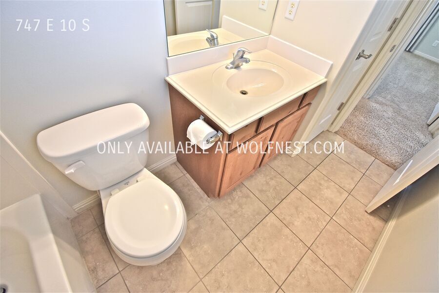 Beautiful 4 Bed American Fork Townhome! No Deposit Option! property image