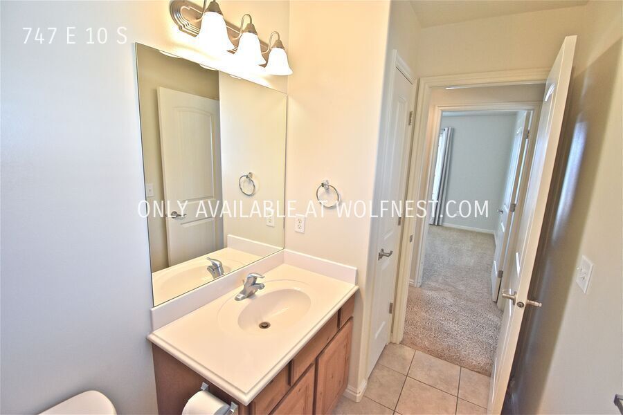 Beautiful 4 Bed American Fork Townhome! No Deposit Option! property image