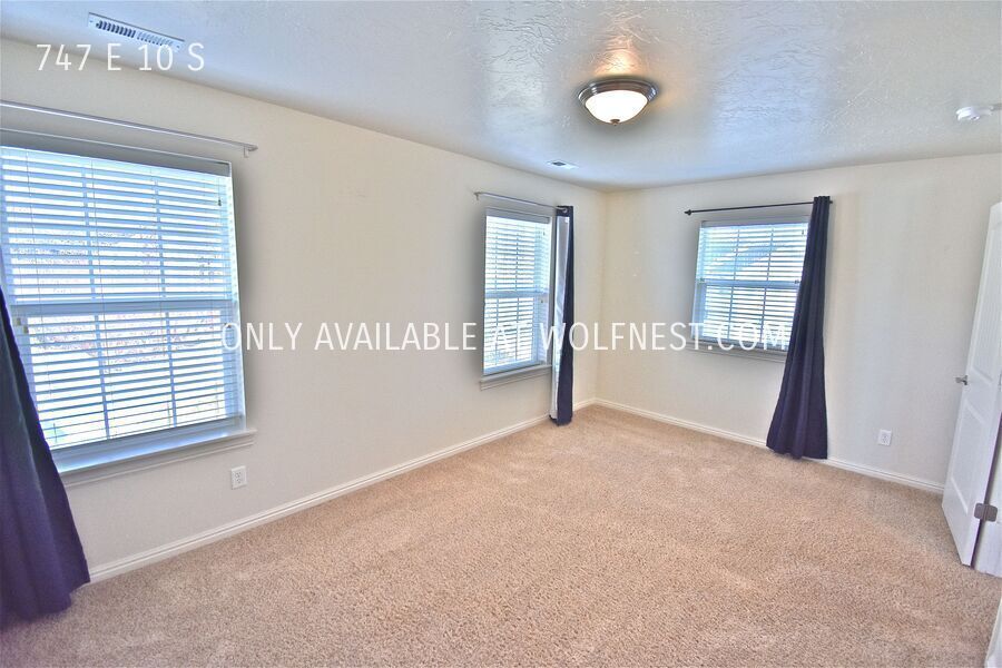 Beautiful 4 Bed American Fork Townhome! No Deposit Option! property image