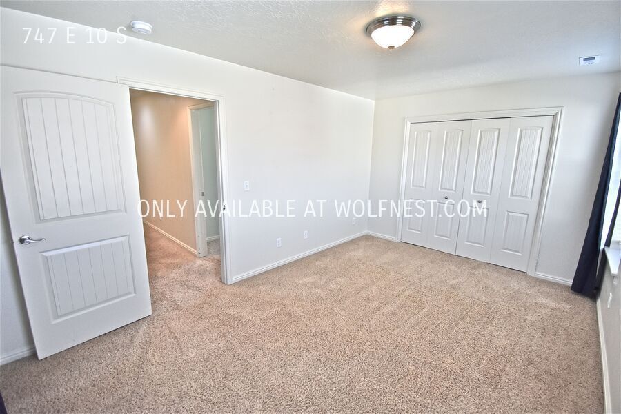 Beautiful 4 Bed American Fork Townhome! No Deposit Option! property image
