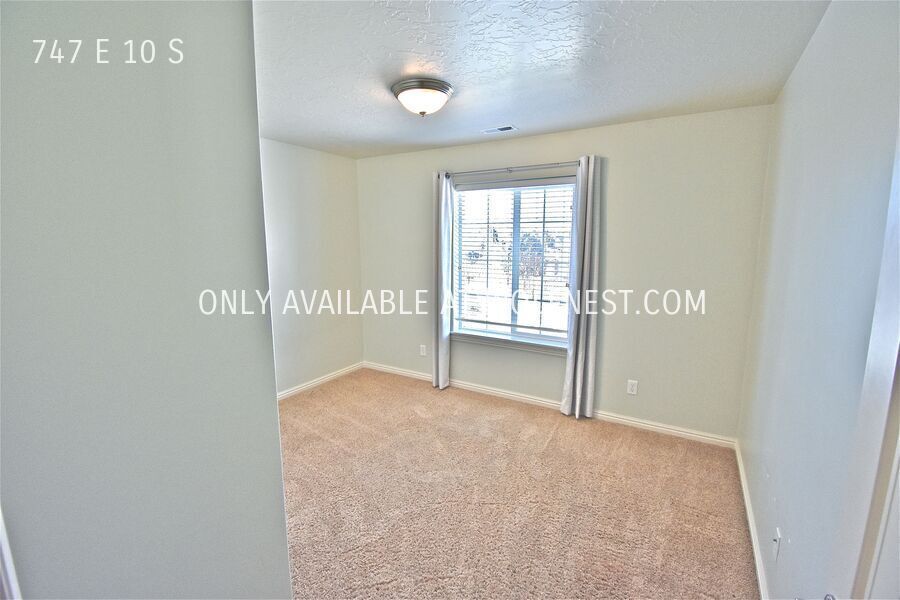 Beautiful 4 Bed American Fork Townhome! No Deposit Option! property image