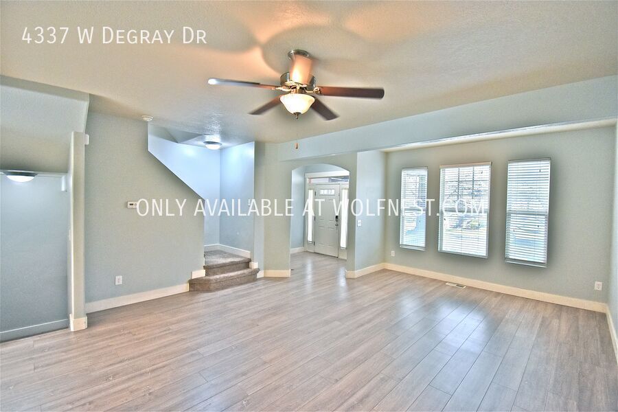 Spacious 4 Bed Daybreak Townhome! property image