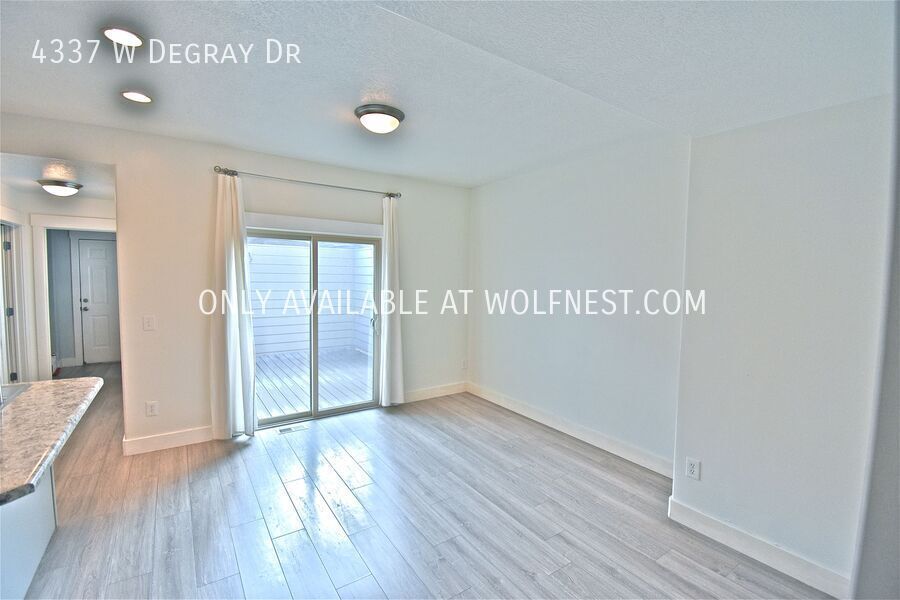 Spacious 4 Bed Daybreak Townhome! property image