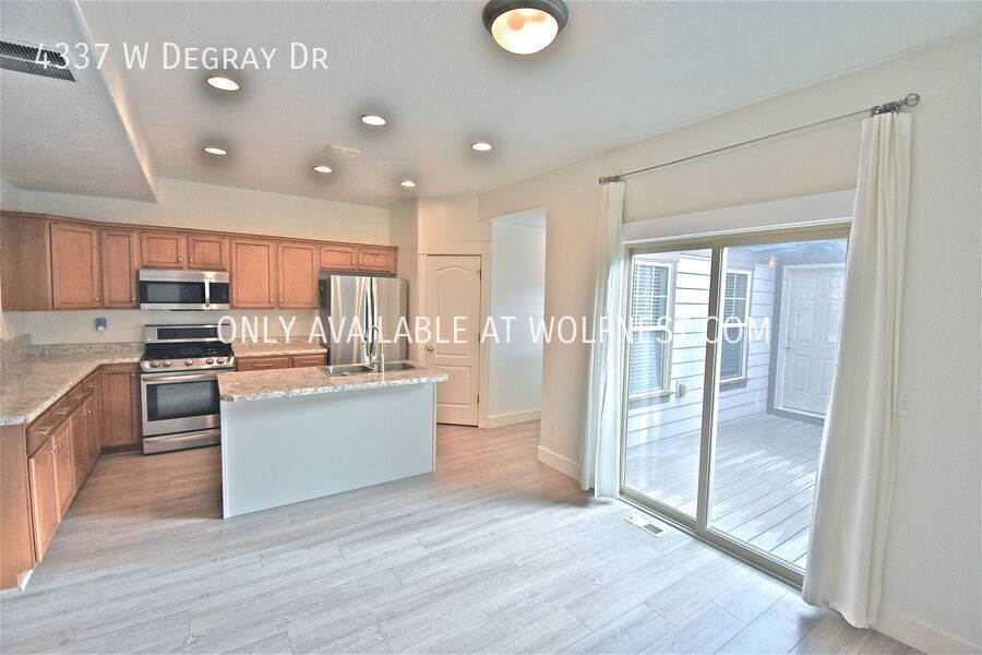 Spacious 4 Bed Daybreak Townhome! property image