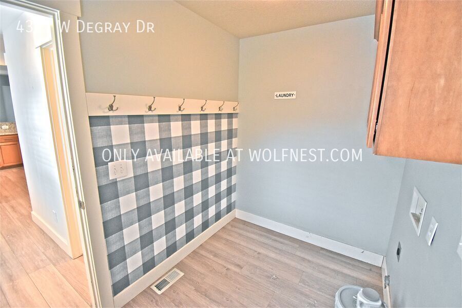 Spacious 4 Bed Daybreak Townhome! property image