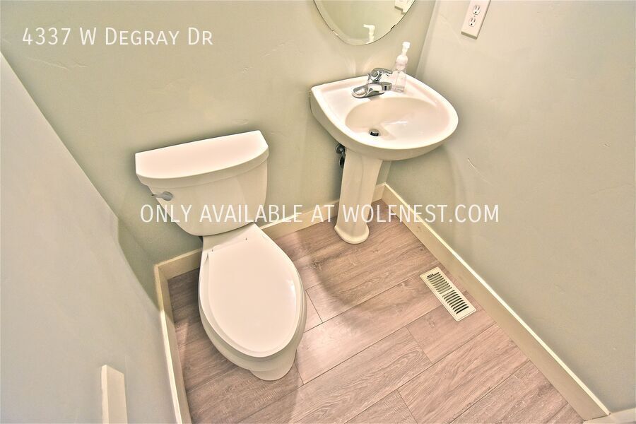 Spacious 4 Bed Daybreak Townhome! property image