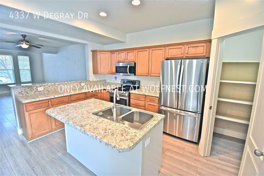 Spacious 4 Bed Daybreak Townhome! property image