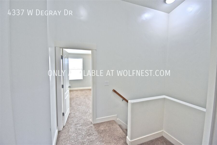Spacious 4 Bed Daybreak Townhome! property image