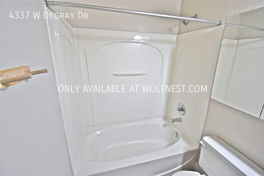 Spacious 4 Bed Daybreak Townhome! property image