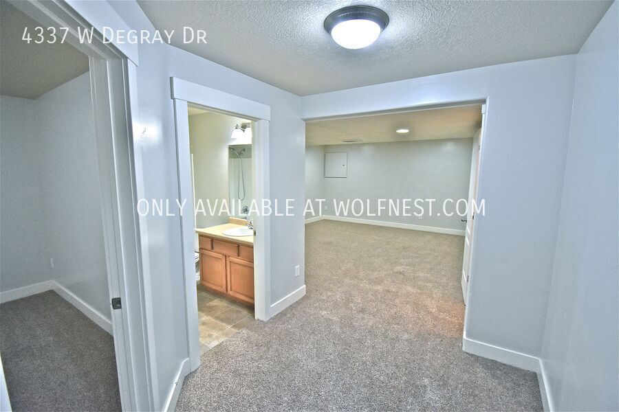 Spacious 4 Bed Daybreak Townhome! property image