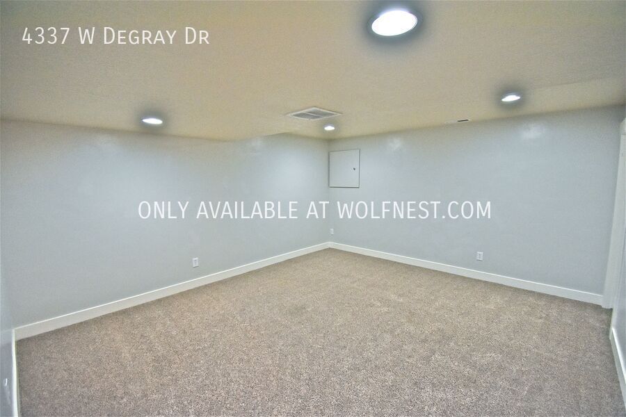 Spacious 4 Bed Daybreak Townhome! property image