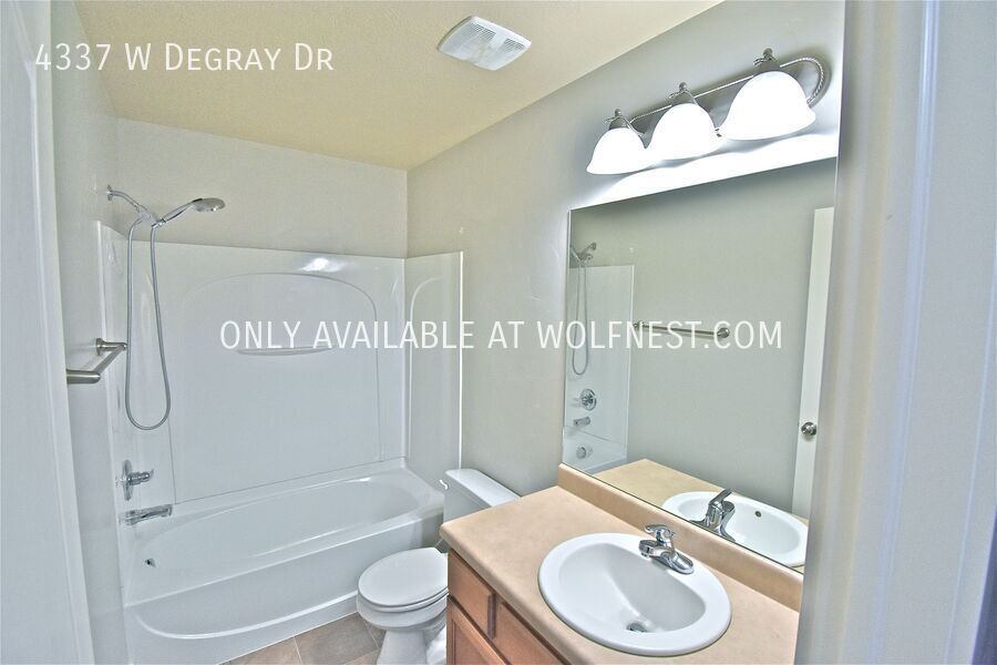 Spacious 4 Bed Daybreak Townhome! property image