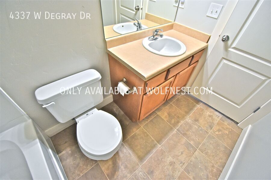 Spacious 4 Bed Daybreak Townhome! property image