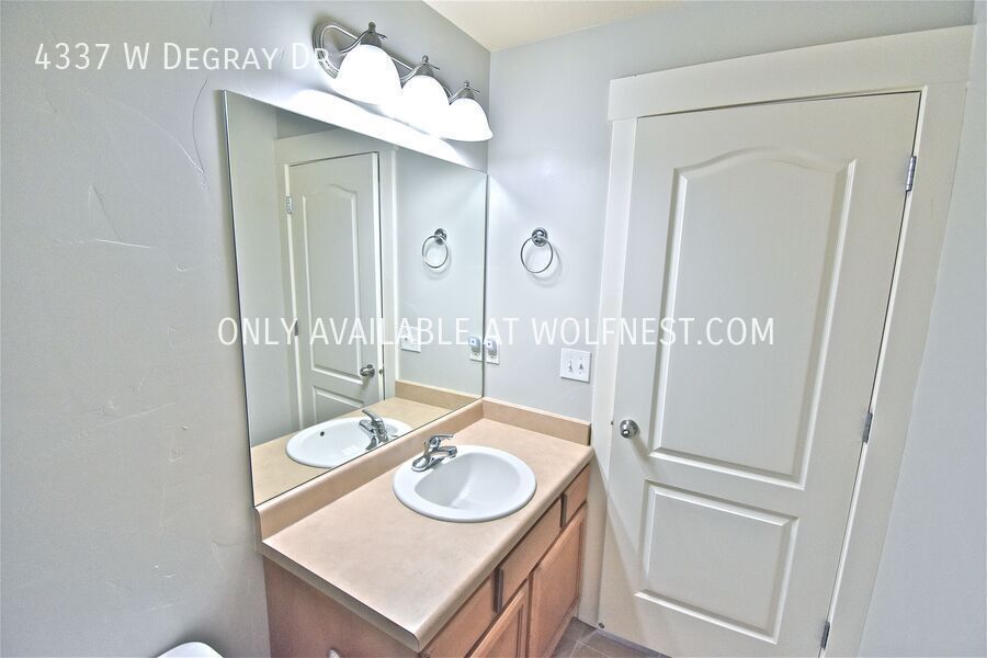 Spacious 4 Bed Daybreak Townhome! property image