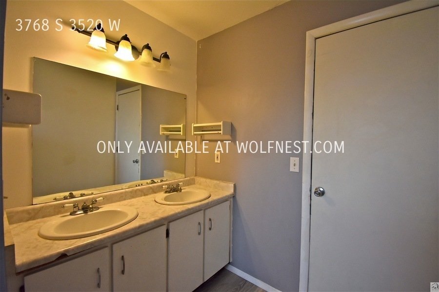 Lovely 3 Bed West Valley Townhome! No Deposit Option! property image