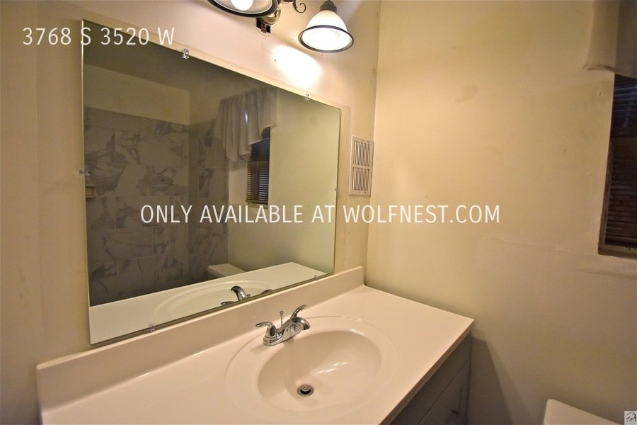 Lovely 3 Bed West Valley Townhome! No Deposit Option! property image