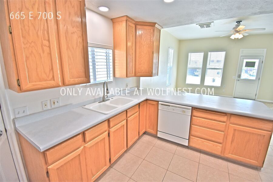 Remodeled 2 Bed Downtown Salt Lake Home! No Deposit Option! property image