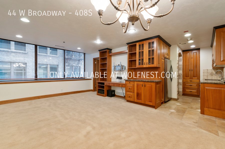 Luxurious 1 Bed Downtown Condo! No Deposit Option! property image