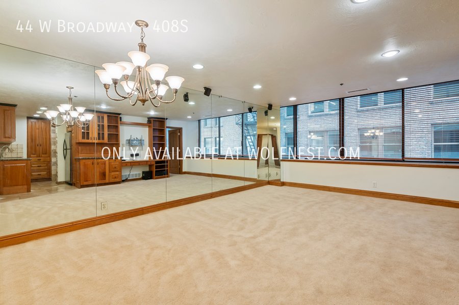 Luxurious 1 Bed Downtown Condo! No Deposit Option! property image