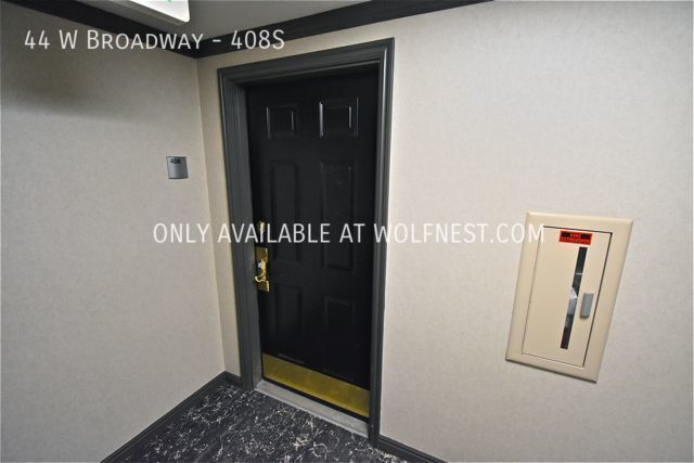 Luxurious 1 Bed Downtown Condo! No Deposit Option! property image
