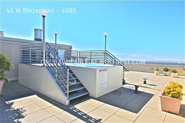 Luxurious 1 Bed Downtown Condo! No Deposit Option! property image