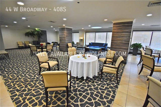 Luxurious 1 Bed Downtown Condo! No Deposit Option! property image