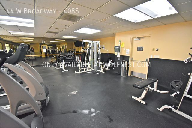 Luxurious 1 Bed Downtown Condo! No Deposit Option! property image