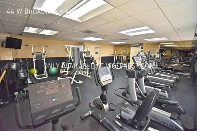 Luxurious 1 Bed Downtown Condo! No Deposit Option! property image