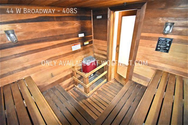Luxurious 1 Bed Downtown Condo! No Deposit Option! property image