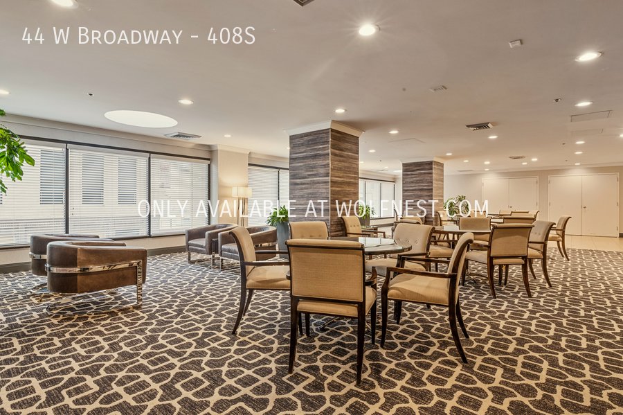 Luxurious 1 Bed Downtown Condo! No Deposit Option! property image