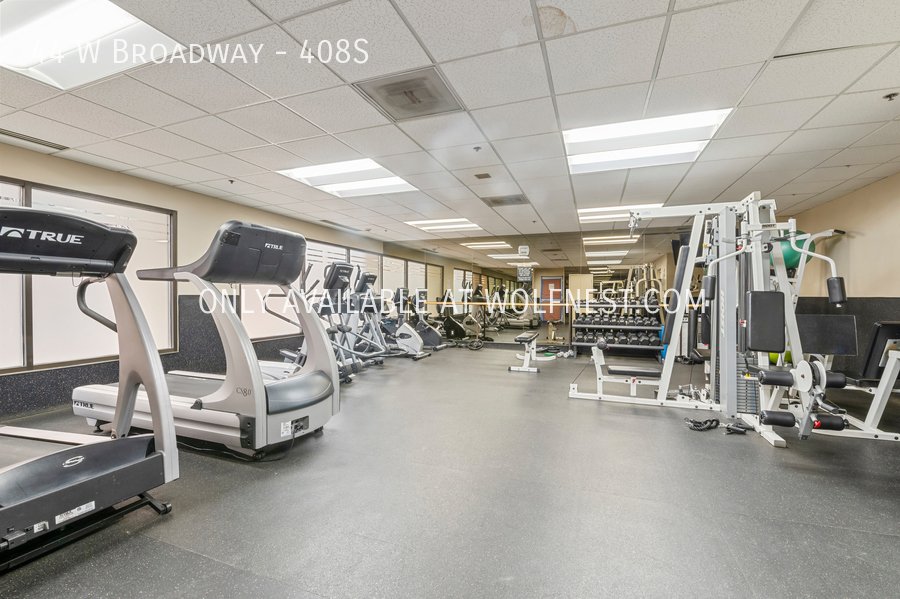 Luxurious 1 Bed Downtown Condo! No Deposit Option! property image