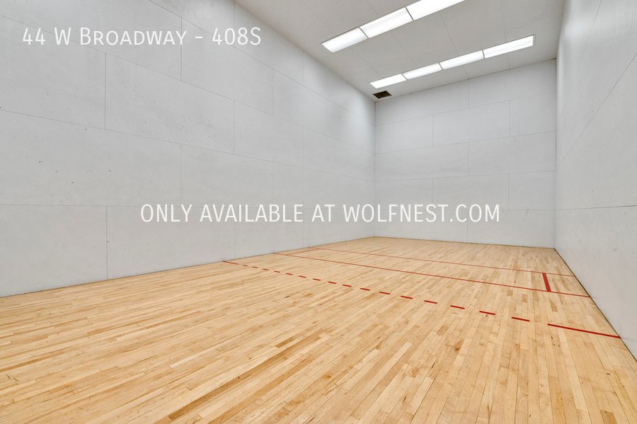 Luxurious 1 Bed Downtown Condo! No Deposit Option! property image