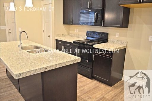 Stunning 3 Bedr Sandy Townhome! No Deposit Option! property image