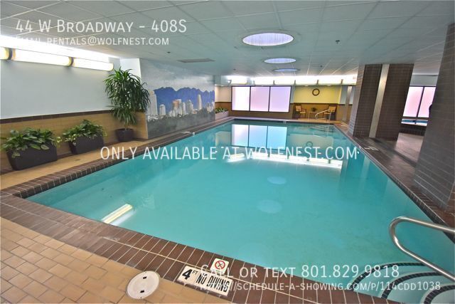 Luxurious 1 Bed Downtown Condo! No Deposit Option! property image