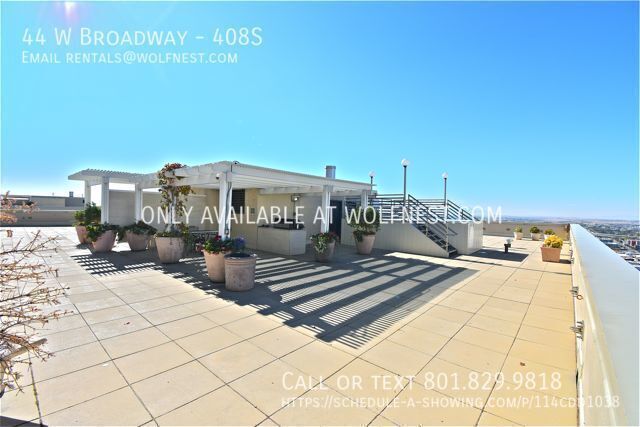 Luxurious 1 Bed Downtown Condo! No Deposit Option! property image