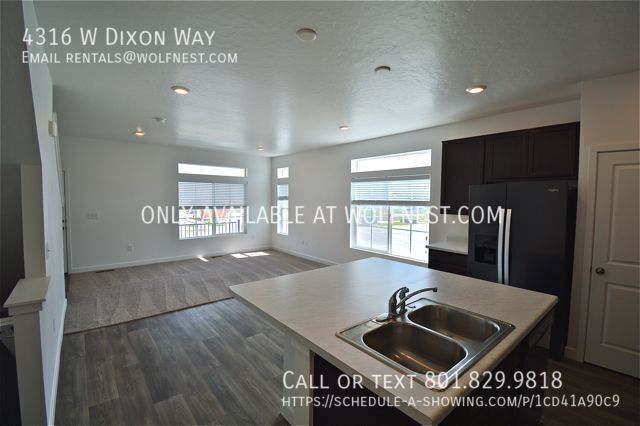 Gorgeous 4 Bed Lehi Townhome! No Deposit Option! property image