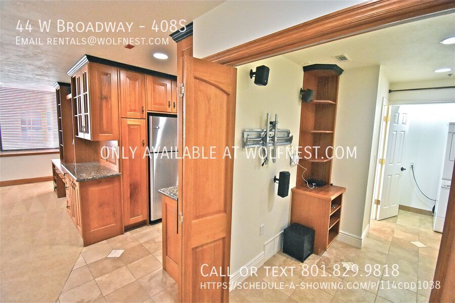 Luxurious 1 Bed Downtown Condo! No Deposit Option! property image