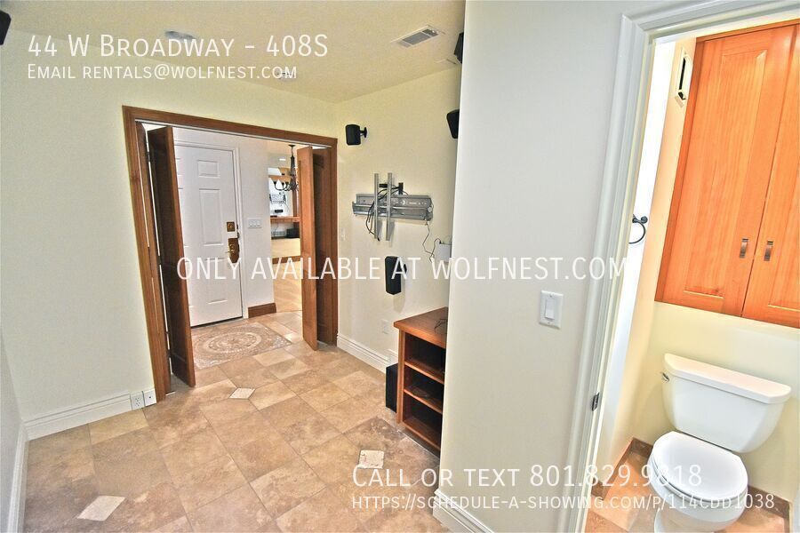 Luxurious 1 Bed Downtown Condo! No Deposit Option! property image