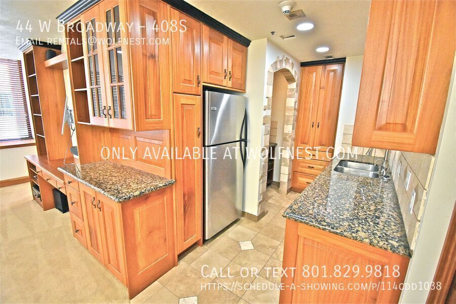 Luxurious 1 Bed Downtown Condo! No Deposit Option! property image