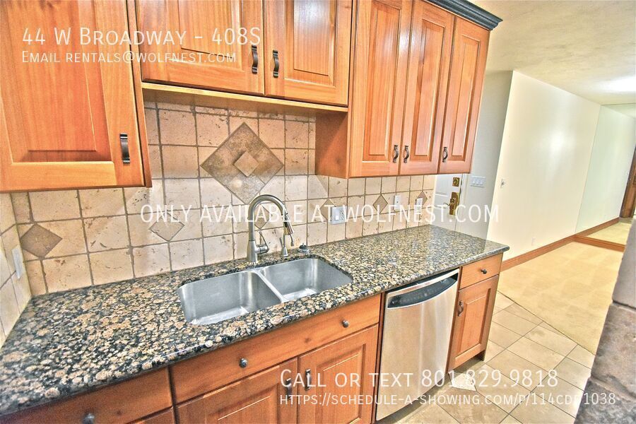 Luxurious 1 Bed Downtown Condo! No Deposit Option! property image